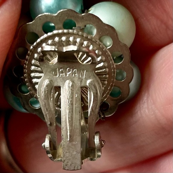 Mid Century 60's Aqua Blue Green Beaded Tri Strand Necklace Clip Earring Set - Picture 8 of 9